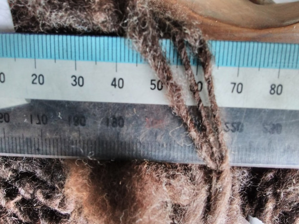 手紡ぎ毛糸　ニュージーランド産コリデール濃茶　87ｇ 2枚目の画像