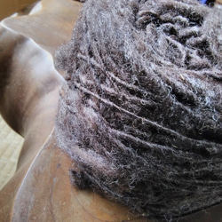 手紡ぎ毛糸　ニュージーランド産コリデール濃茶　87ｇ 3枚目の画像