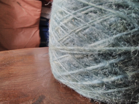 手紡ぎ毛糸　英国産ブルーフェースレスター　インディゴ染め73,5ｇ 3枚目の画像