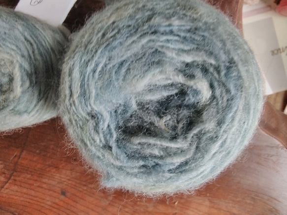 手紡ぎ毛糸　英国産ブルーフェースレスター　インディゴ染め41ｇ 2枚目の画像
