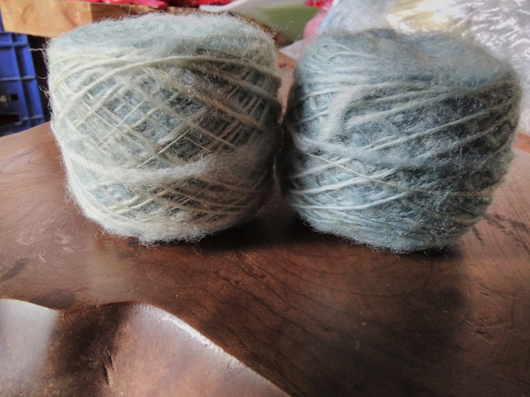 手紡ぎ毛糸　英国産ブルーフェースレスター　インディゴ染め2個で50ｇ 3枚目の画像
