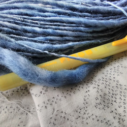 手紡ぎ毛糸　濃いインディゴ染めメリノ  (1) 151ｇ 4枚目の画像