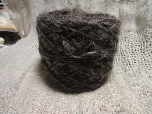 手紡ぎ毛糸　ニュージーランド産　チャコール　100ｇ 2枚目の画像
