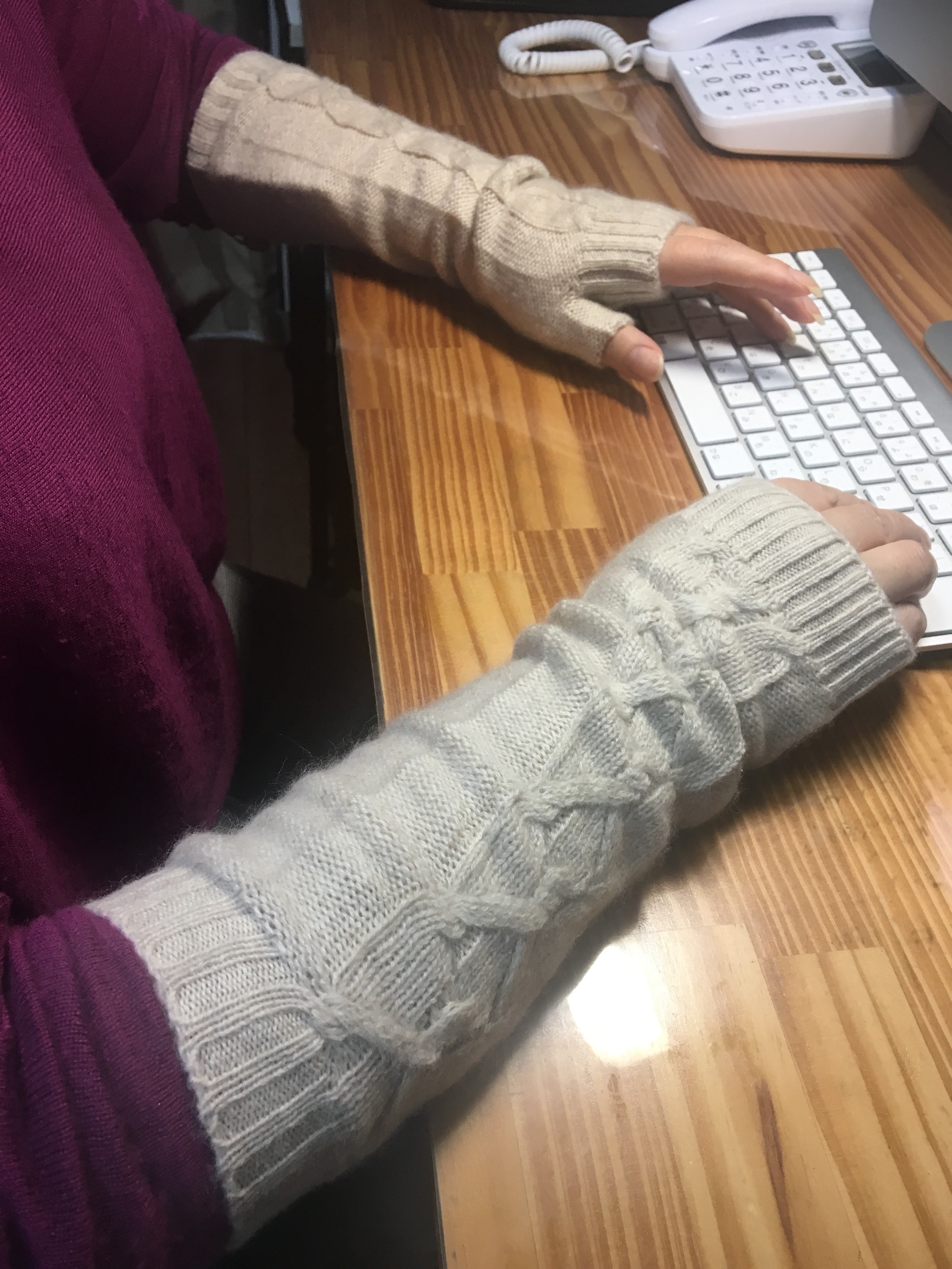 カシミヤ100％ ハンドウォーマー オーガニック