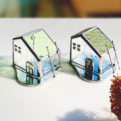 草原の小さなお家*+シャインマスカット色とオリーブ色+オブジェ*LEDキャンドルホルダー*ステンドグラス 1枚目の画像