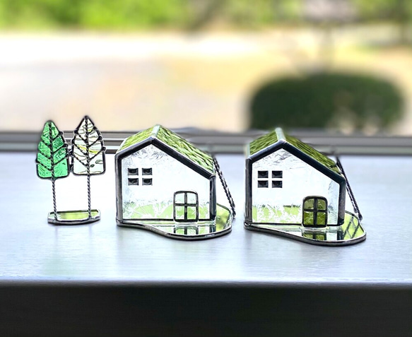 草原の小さなお家*+シャインマスカット色とオリーブ色+オブジェ*LEDキャンドルホルダー*ステンドグラス 2枚目の画像