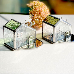 草原の小さなお家*+シャインマスカット色とオリーブ色+オブジェ*LEDキャンドルホルダー*ステンドグラス 4枚目の画像