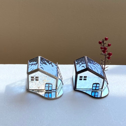 草原の小さなお家*+空色の屋根*+オブジェ*LEDキャンドルホルダー*ステンドグラス 3枚目の画像