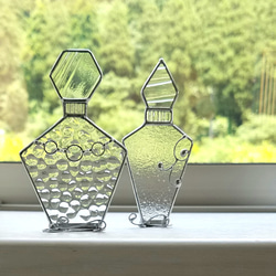 ガラスの小瓶の形のオブジェ*+カードホルダー<part2>*+ステンドグラス 1枚目の画像