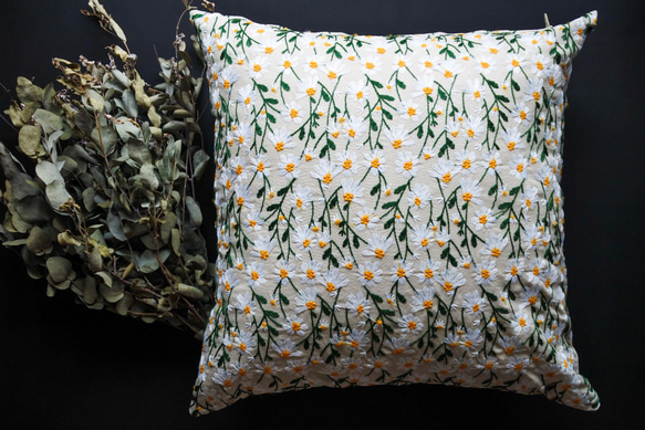 ∞ぷっくりお花の刺繍 カモミール クッションカバー マーガレット