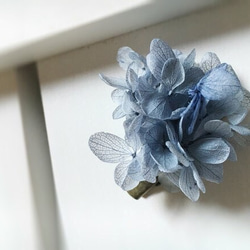 (再×5) 紫陽花コサージュ グレイッシュブルー 1枚目の画像