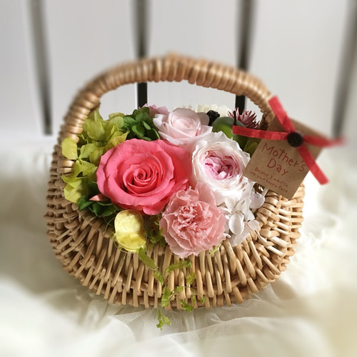 母の日 三日月形バスケットアレンジメント ローズカーネーション