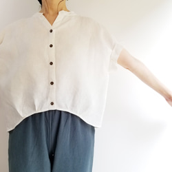 【即納】可憐な夏のリネンシャツ★タックフリルの袖と丸みのあるヘムラインが大人可愛い キナリ 4枚目の画像
