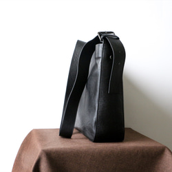 A4サイズ対応シンプルなファッション牛革ショルダーバッグ斜め掛けポケット付き 7枚目の画像