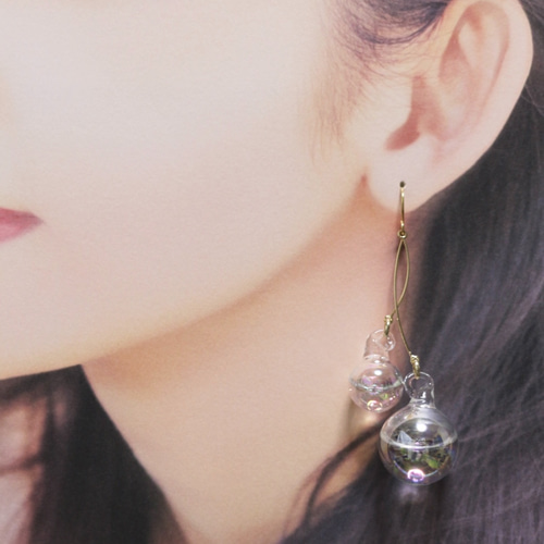 シャボン玉ピアス ガラスドーム オーロラ色 水入りガラスドーム お水の