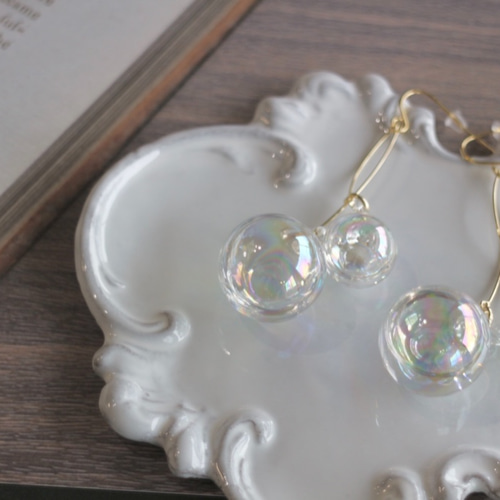 シャボン玉ピアス ガラスドーム オーロラ色 水入りガラスドーム お水の