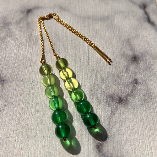 バルチックアンバー【琥珀】グリーングラデーションアメリカンピアス