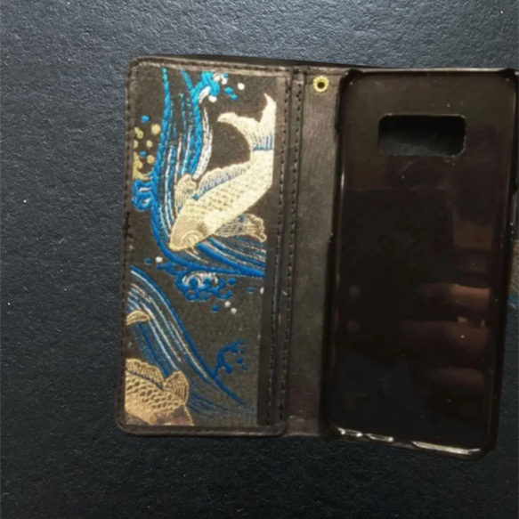 和柄好きの為のオーダーメイド京都西陣織×革  手帳型携帯ケース（鯉） 5枚目の画像