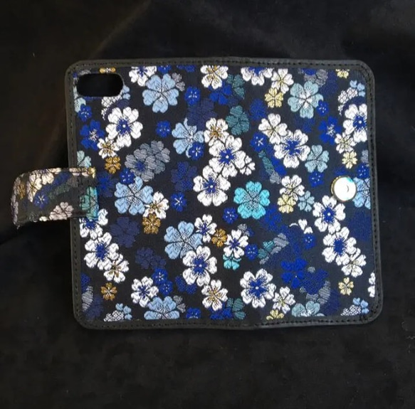 和柄好きの為のオーダーメイド京都西陣織×革  手帳型携帯ケース（夜桜） 2枚目の画像