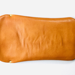 【手感皮革】iPhone12 / 13 iPhone12 / 13 Pro 駝色真皮保護套（淺棕色麂皮） 第4張的照片