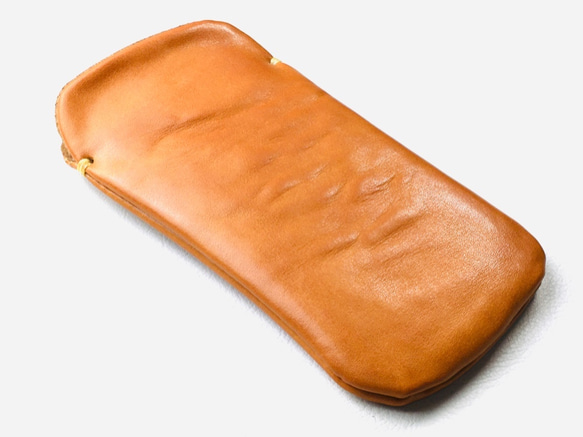 【手感皮革】iPhone12 / 13 iPhone12 / 13 Pro 駝色真皮保護套（淺棕色麂皮） 第8張的照片