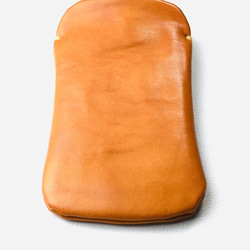【手感皮革】iPhone12/13迷你駝色真皮保護套（淺棕色麂皮） 第3張的照片