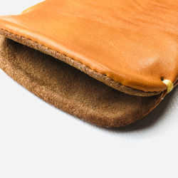 【手感皮革】iPhone12/13迷你駝色真皮保護套（淺棕色麂皮） 第10張的照片
