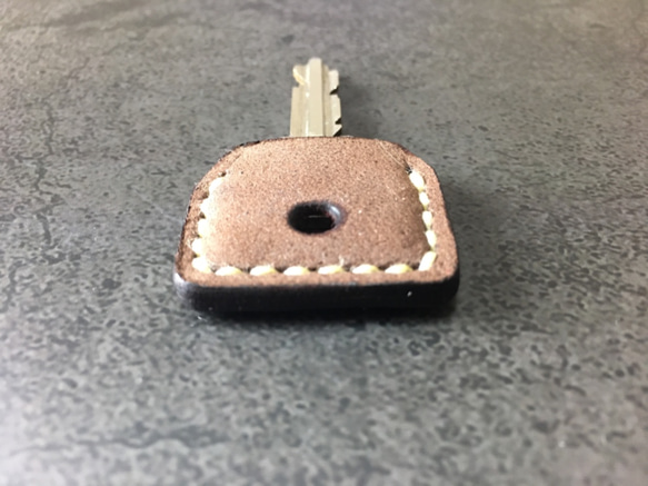 [手工縫製] Cape Hunt 日本製造 真皮鑰匙套（巧克力色） 第5張的照片