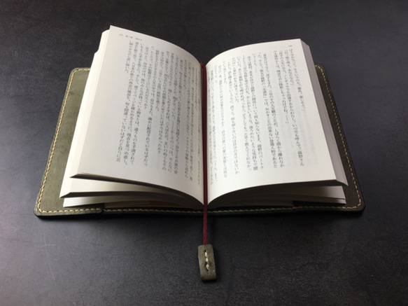 【手縫】ケープハント日本製文庫本用本革ブックカバー（緑グリーン色） 3枚目の画像