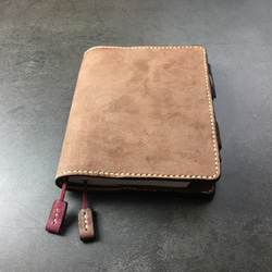 【手縫】ケープハント日本製ほぼ日手帳オリジナルA6サイズ用本革カバー（チョコ色）ダブルペンホルダータイプ 6枚目の画像