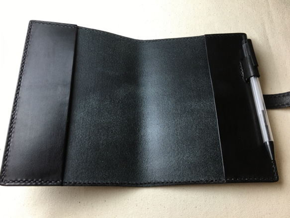 【手縫】ほぼ日手帳オリジナルA6用黒色本革カバー※アジャスト機能のペンホルダーに仕様変更 しました 7枚目の画像