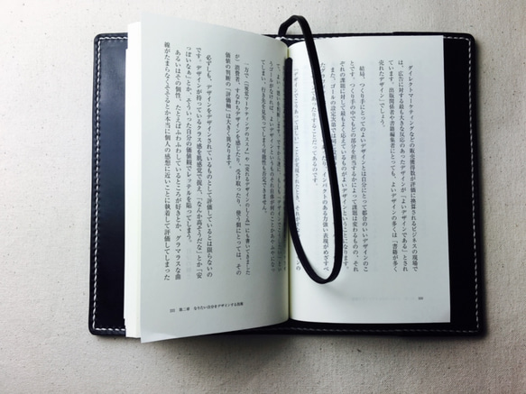 【手縫】黒革色新書用ブックカバー（生成りステッチ） 2枚目の画像
