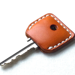 【手縫】キャメル色本革キーカバー（厚い革で鍵を回すとき気持ちいいです⁈） 1枚目の画像