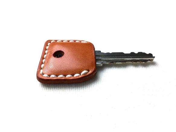 【手工縫製】駝色真皮鑰匙套（厚皮轉動鑰匙手感好⁈） 第3張的照片