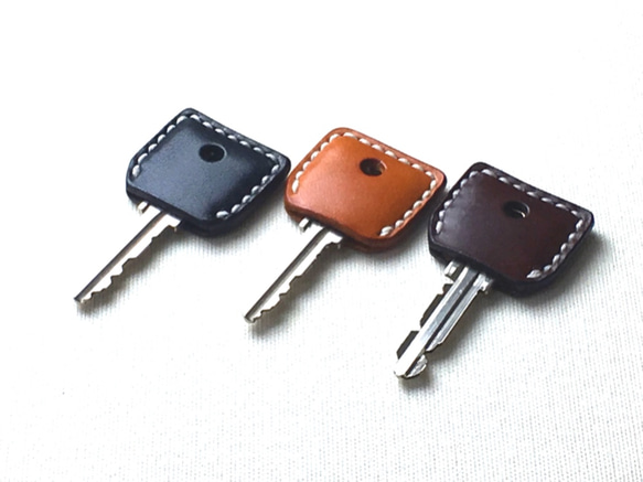 【手縫】3色1セット本革キーカバー（厚い革で鍵を回すとき気持ちいいです⁈） 1枚目の画像