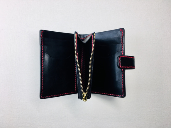 【手縫】黒色本革二つ折り財布(赤糸)（カード8＋お札1＋ファスナー式小銭入れ） 7枚目の画像