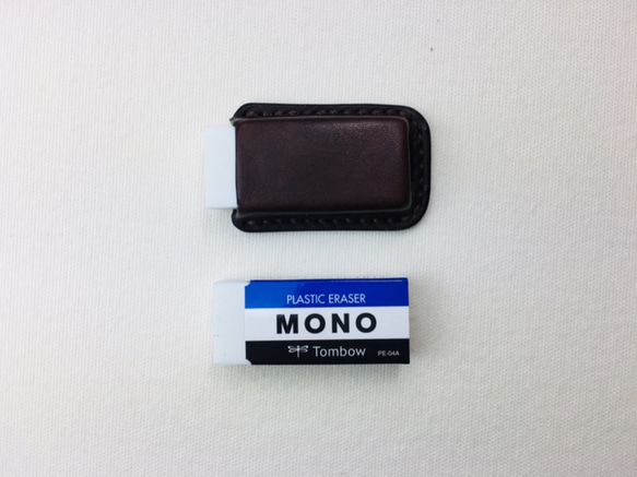 【手縫】Tombow MONO（PE-04A）消ゴム用チョコ色本革ケース（こげ茶麻糸） 4枚目の画像