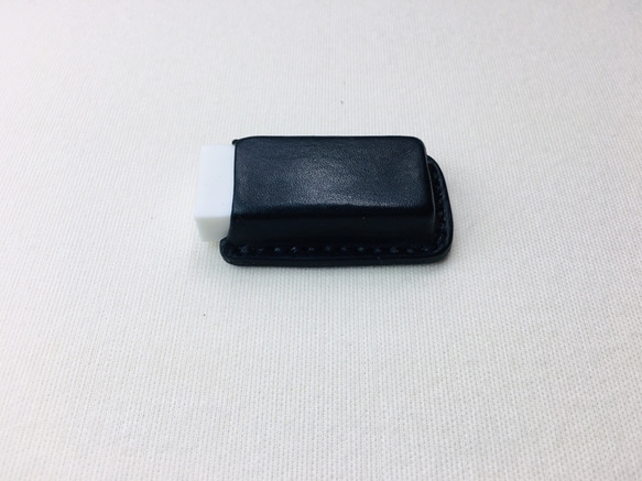 【手縫】Tombow MONO（PE-04A）消ゴム用黒色本革ケース（黒麻糸） 5枚目の画像