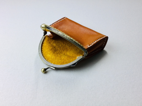 【手縫】キャメル色のがま口のお財布（小物入れやイヤホンケース、ピルケースなど） 6枚目の画像