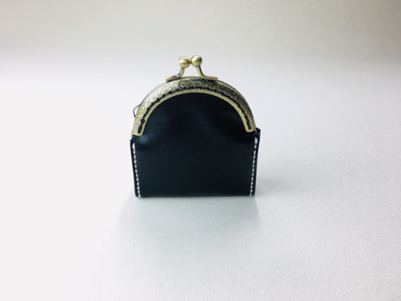 【手縫】黒色のがま口のお財布（小物入れやイヤホンケース、ピルケースなど） 2枚目の画像