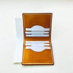 【手縫】キャメル色のキャッシュレスな本革財布〔二つ折財布〕カード6枚とレシートポケット《お札もOK》 4枚目の画像