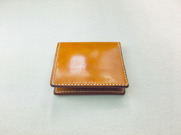 【手縫】キャメル色のキャッシュレスな本革財布〔二つ折財布〕カード6枚とレシートポケット《お札もOK》 10枚目の画像