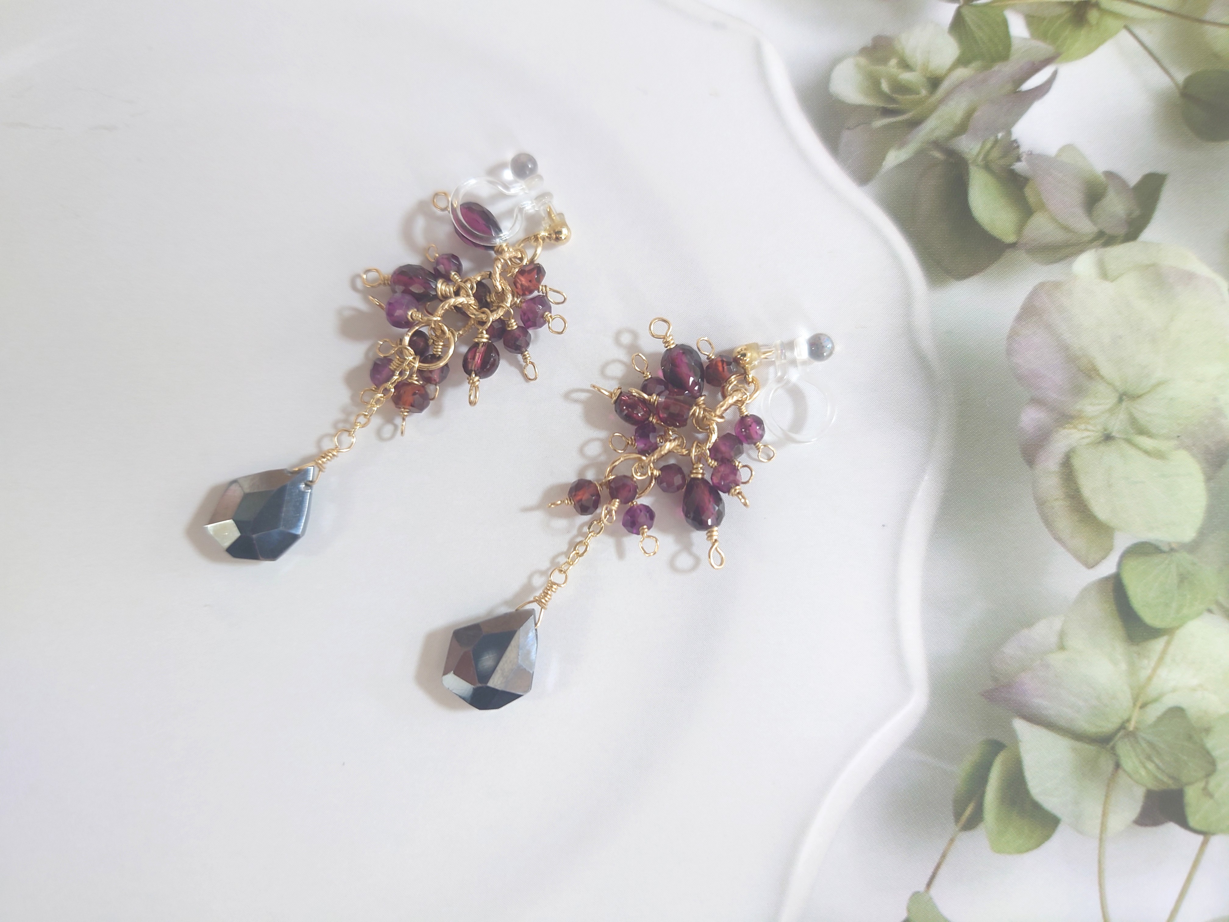 14kgf✨ガーネットとナチュラルシリコンのイヤリング／ピアス