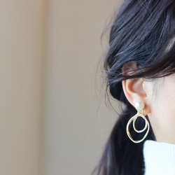 [再次上架] Cotton pearl &amp; w ring earrings/pierced earrings (抗過敏) 第4張的照片