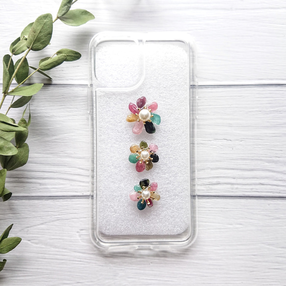 【iPhone11pro】天然石のお花 気分華やぐスマホカバー 1枚目の画像