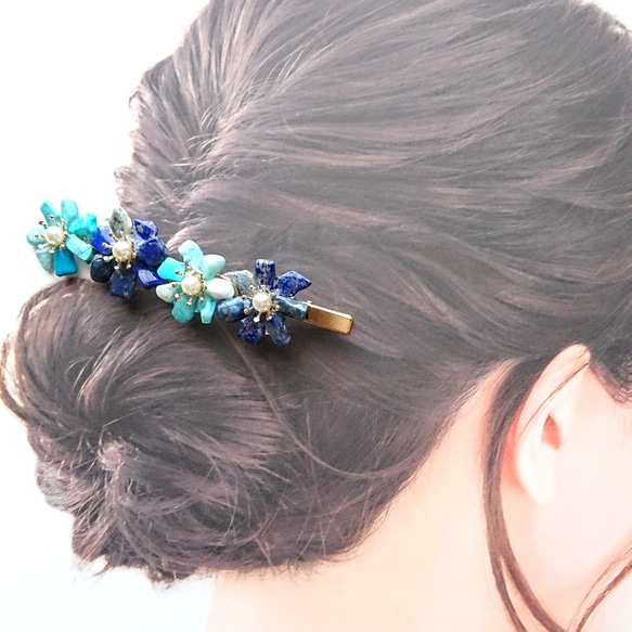 ボリュームたっぷり天然石のお花ヘアクリップ ブルー【受注制作】 4枚目の画像