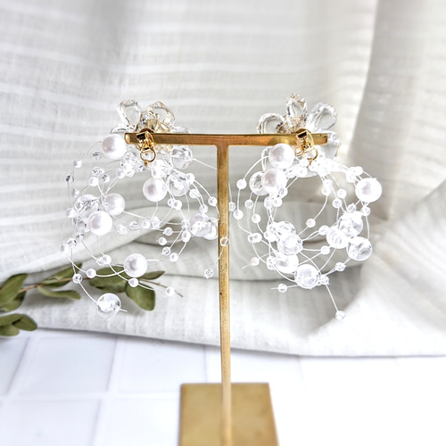 透き通るクリスタル*.ﾟ花咲く天然石のパールシャワーピアス
