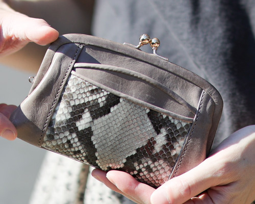 送料無料 蛇革 小さい財布 革巻き がま口 財布 スマートキー収納