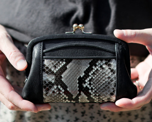 POSTOREさま専用【高級感漂う美しい本革】がま口 折財布 黒 バイソン