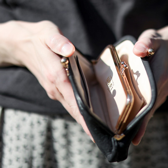 送料無料 蛇革 小さい財布 革巻き がま口 財布 スマートキー収納 フラグメントケース ブラック パイソン 3枚目の画像